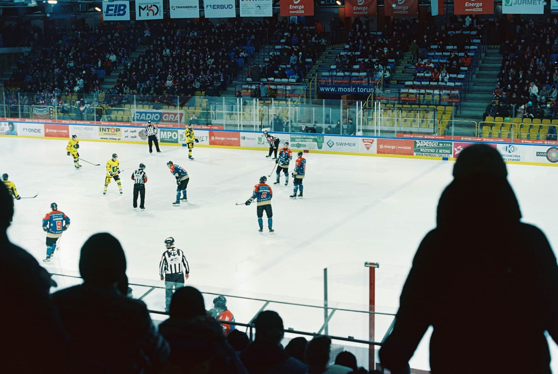 Cool vs Warm Lighting Quietly Changes Player Performance